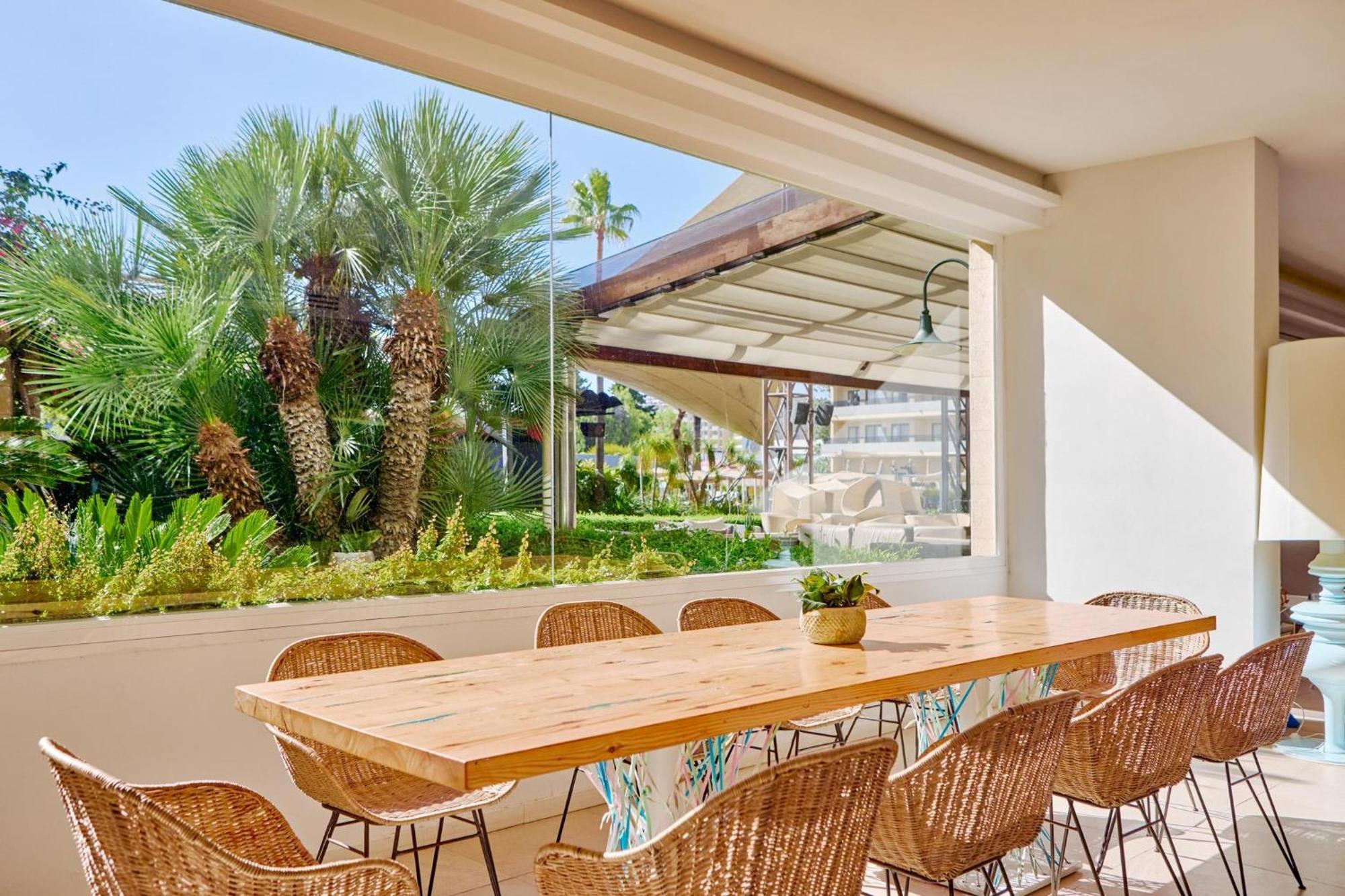 Zafiro Palmanova Aparthotel Exterior foto